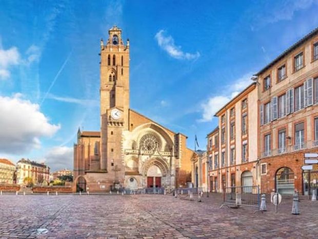 Cathédrale de Toulouse en été 