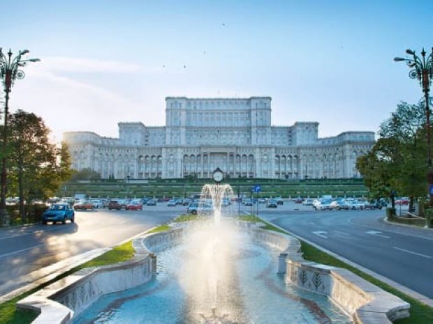 Parlement de Budapest en colonie de vacances cet été