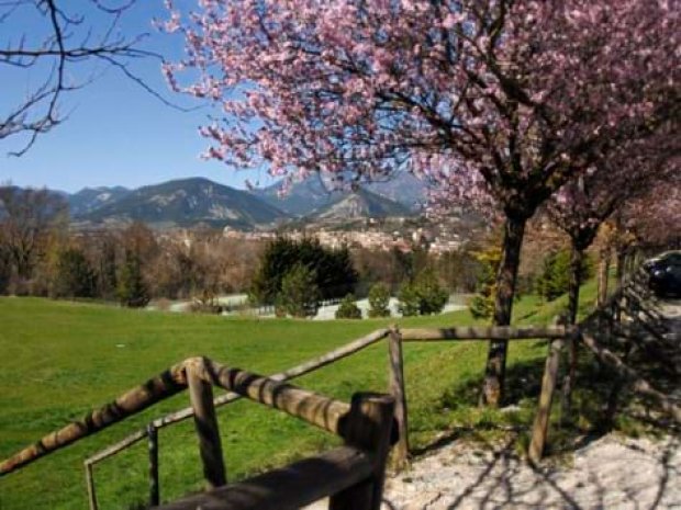 Paysage du centre de colonie de vacances dans la Drôme 