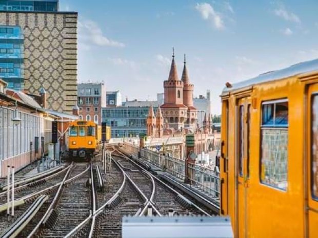 Vue sur Berlin en colo de vacances itinérante où les ados sont hébergés en auberges