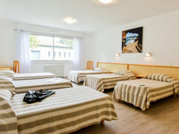 Chambre multiple pour accueil de colonie de vacances