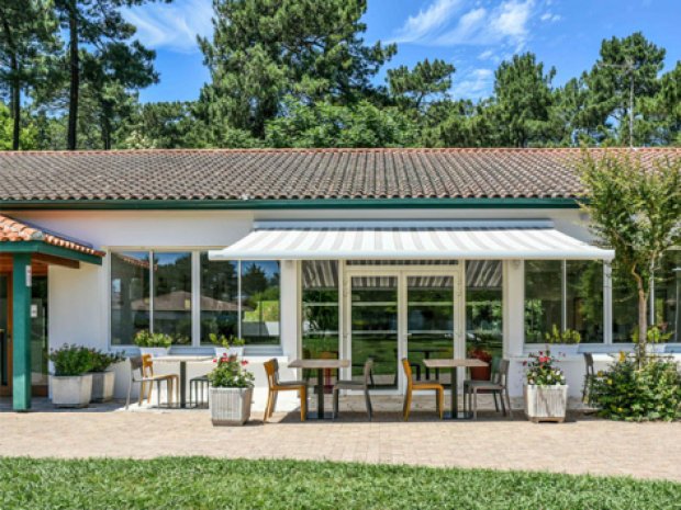 Terrasse domaine du pignada colonie de vacances surf