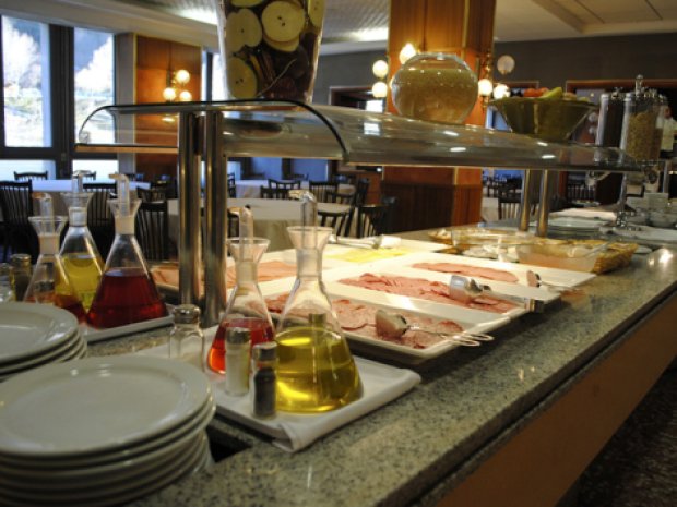 Buffet repas hotel hiver montagne andorre