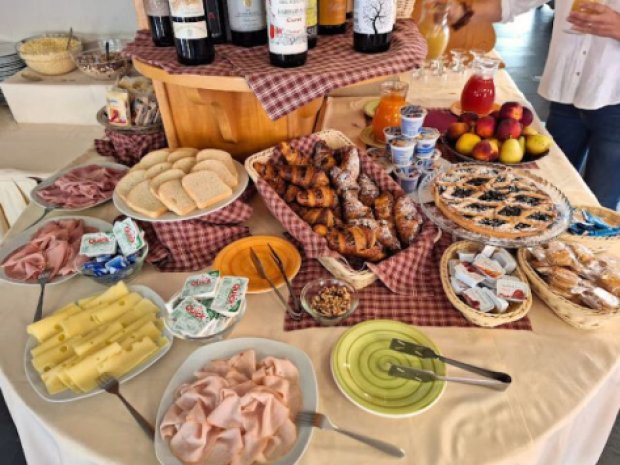Petit déjeuner de l'hotel Sestrières qui accueille les jeunes en colo de vacances