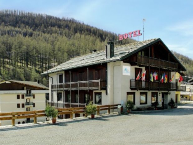 Hotel à Sestrières en colo de vacances qui accueille les jeunes en colo de vacances