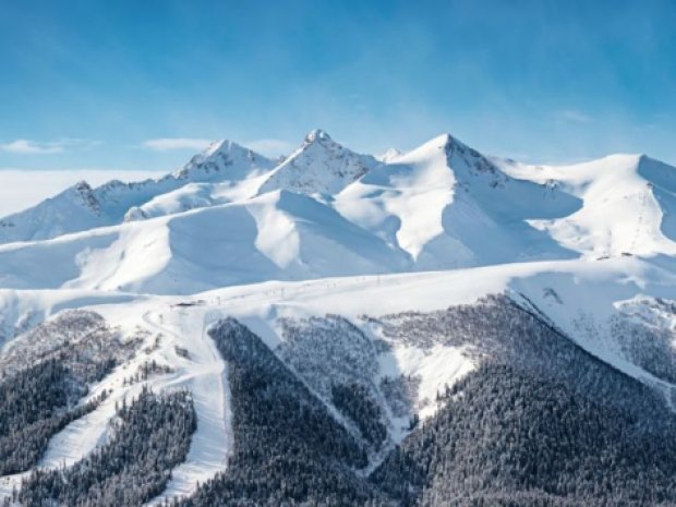 Panorama enneigé à proximité de l'hotel des Sestrières en colos