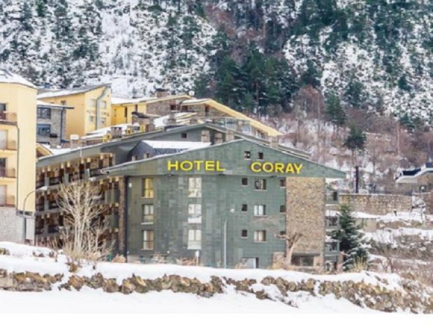 batiment hotel à encamp à Andorre pour colos