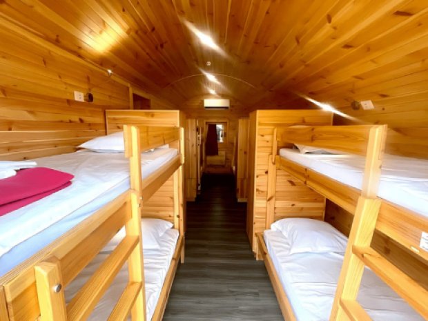 intérieur logement insolite colonie