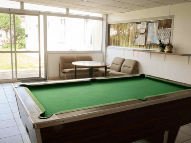 baby foot pour les jeunes dans l'auberge de jeunesse à poitiers