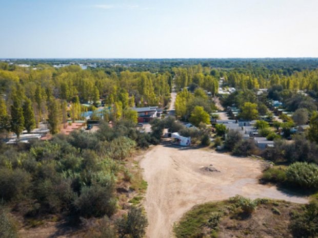 vue générale du camping de l'Espiguette en Camargue cet été