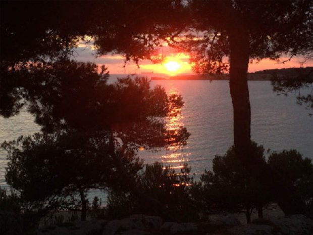 coucher de soleil à Martigues cet été en colonie de vacances