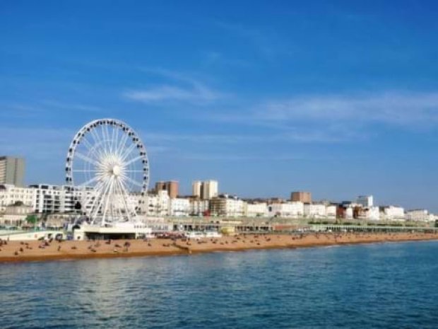 Vue depuis la mer de la jetée de Brighton en Angleterre