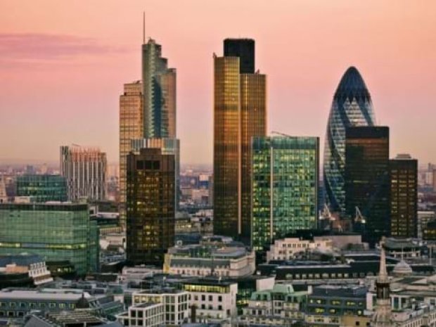 Skyline de Londres en fin de journée en été