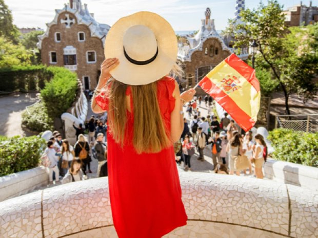 Jeune fille en colo de vacances à la Toussaint à Portaventura