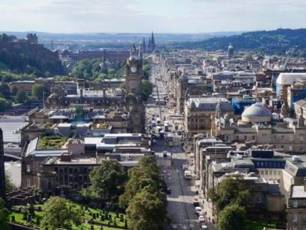 Rues de la ville d'Edimbourg en Ecosse visité durant la colonie de vacances