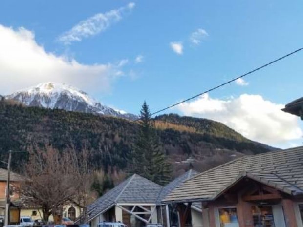 Vue sur la montagne depuis le centre de vacances le Brudou