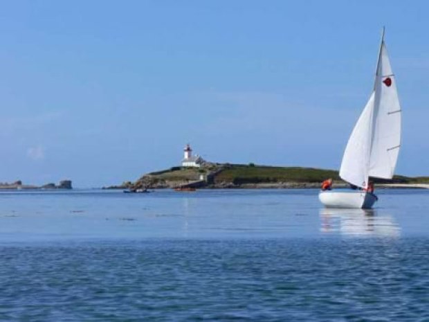 Bateau à voile sur le large de l'Atlantique