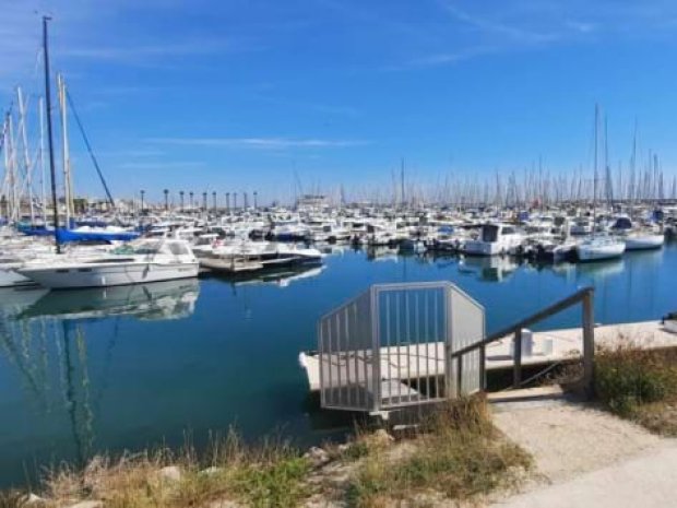 Vue sur le port de Palavas les Flots, dans le Sud de la France, à proximité de notre centre de vacances qui héberge des jeunes en colo