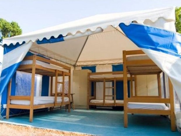 Hébergement sous tente pour la colo en méditerranée