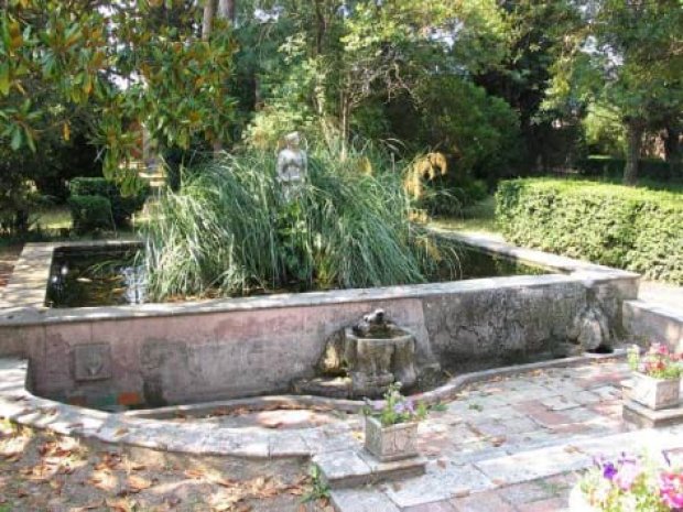 Fontaine du centre de la colonie de vacances