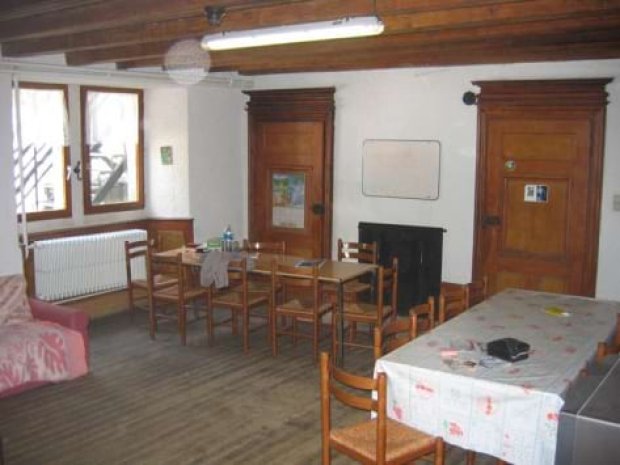 Salle d'activités du centre de colonie de vacances à Bellevaux