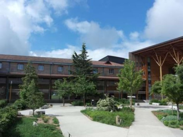 Cours intérieur du complexe du Choumouroux