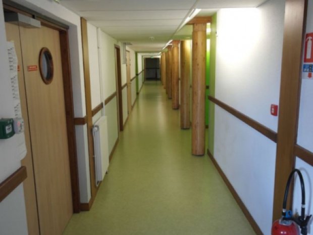 Couloirs des chambres du centre de colonie de vacances en Auvergne