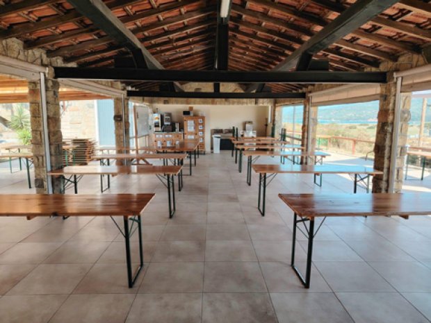 tables dans le logement pour des vacances en corse