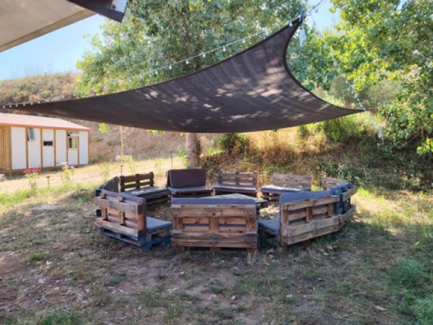 petit coin à l'ombre dans le camping à propriano en corse