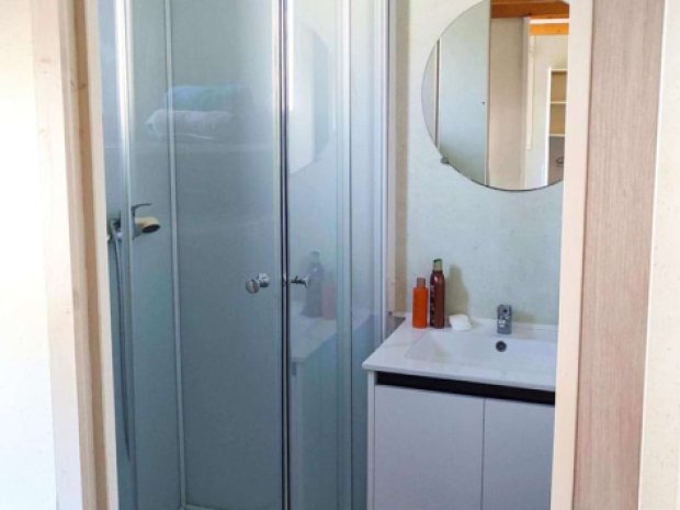salle de bain dans un logement pour des vacances à propriano