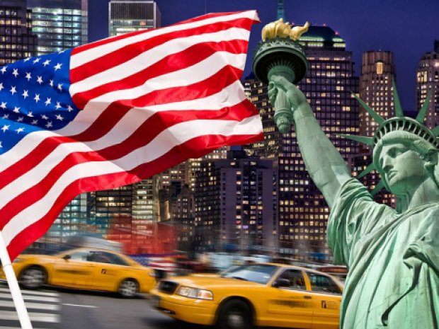 Centre de colonie de vacances à Brooklyn pour ados, image de la statue de la liberté avec drapeau américain