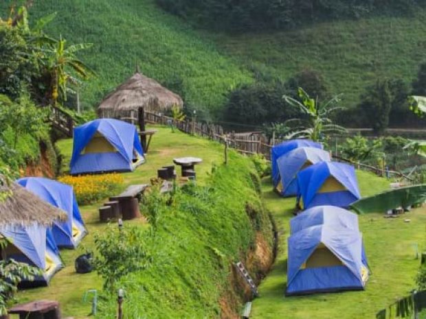 Bivouac en colonie de vacances au Portugal en été