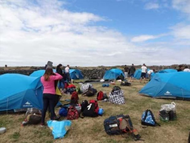 Campement de la colonie de vacances itinérante en Irlande