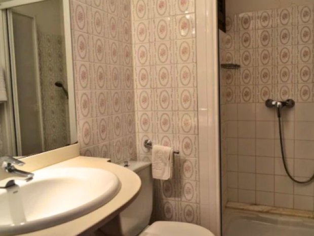 Salle de bain du centre de l'Esplai en colo