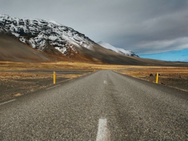 Route sinueuse d'Islande