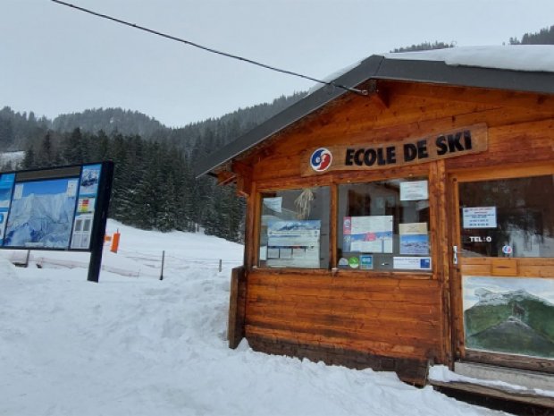 Vue sur la station de ski à proximité du centre de la Chaudane en Haute Savoie cet hiver