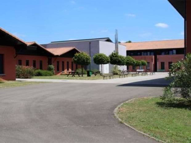 vue sur l'hébergement St Jacques de Compostelle pour accueillir les jeunes cet été en colonie de vacances rugby