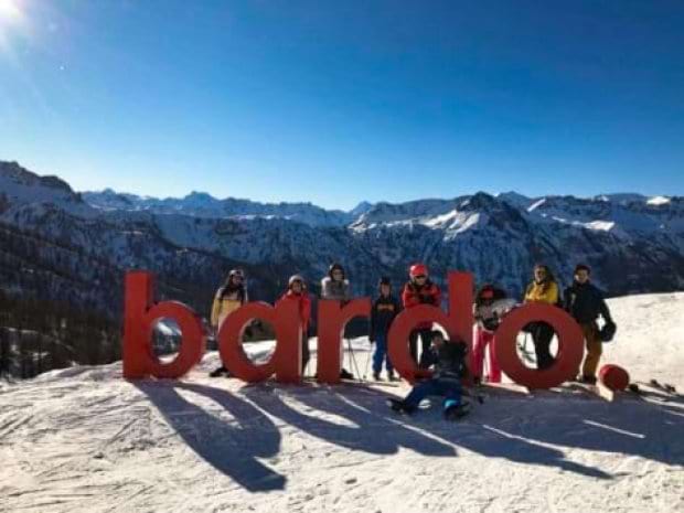 Paysage à Bardonecchia en Italie où partent les jeunes en colo cet hiver 